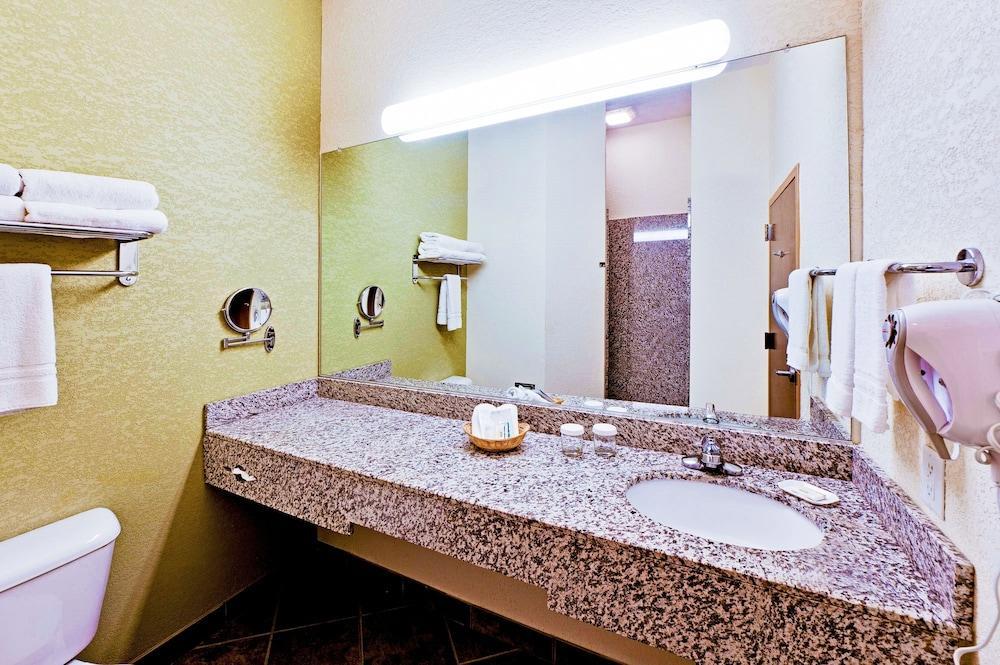 Hawthorn Extended Stay By Wyndham Kingsland Exterior photo